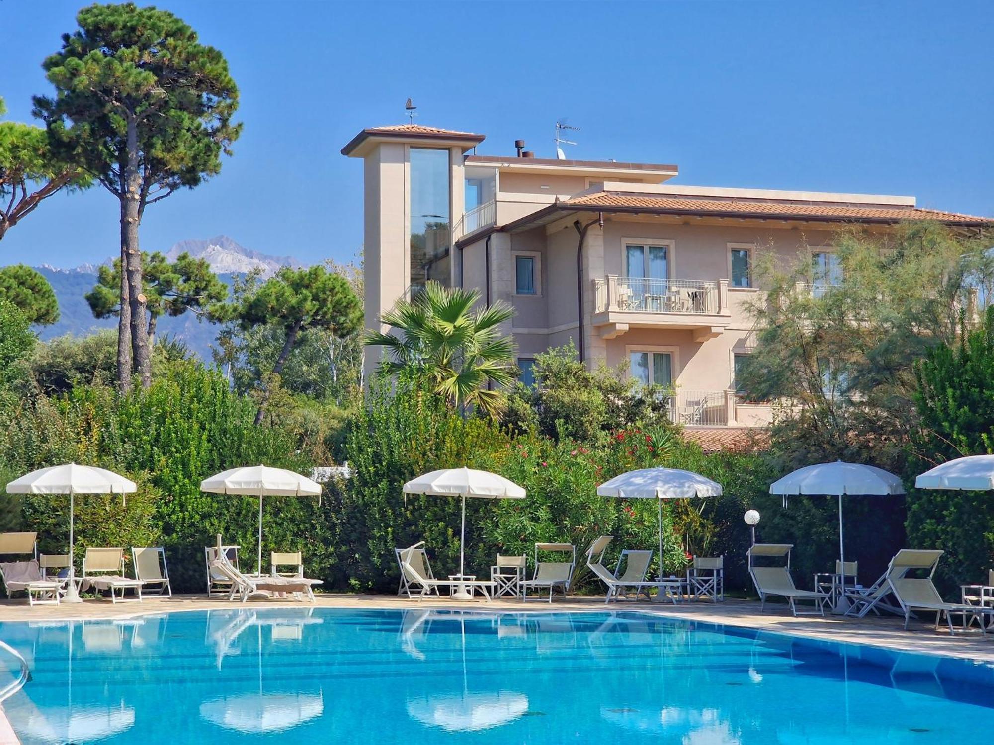 Hotel Villa Elsa Marina di Massa Εξωτερικό φωτογραφία