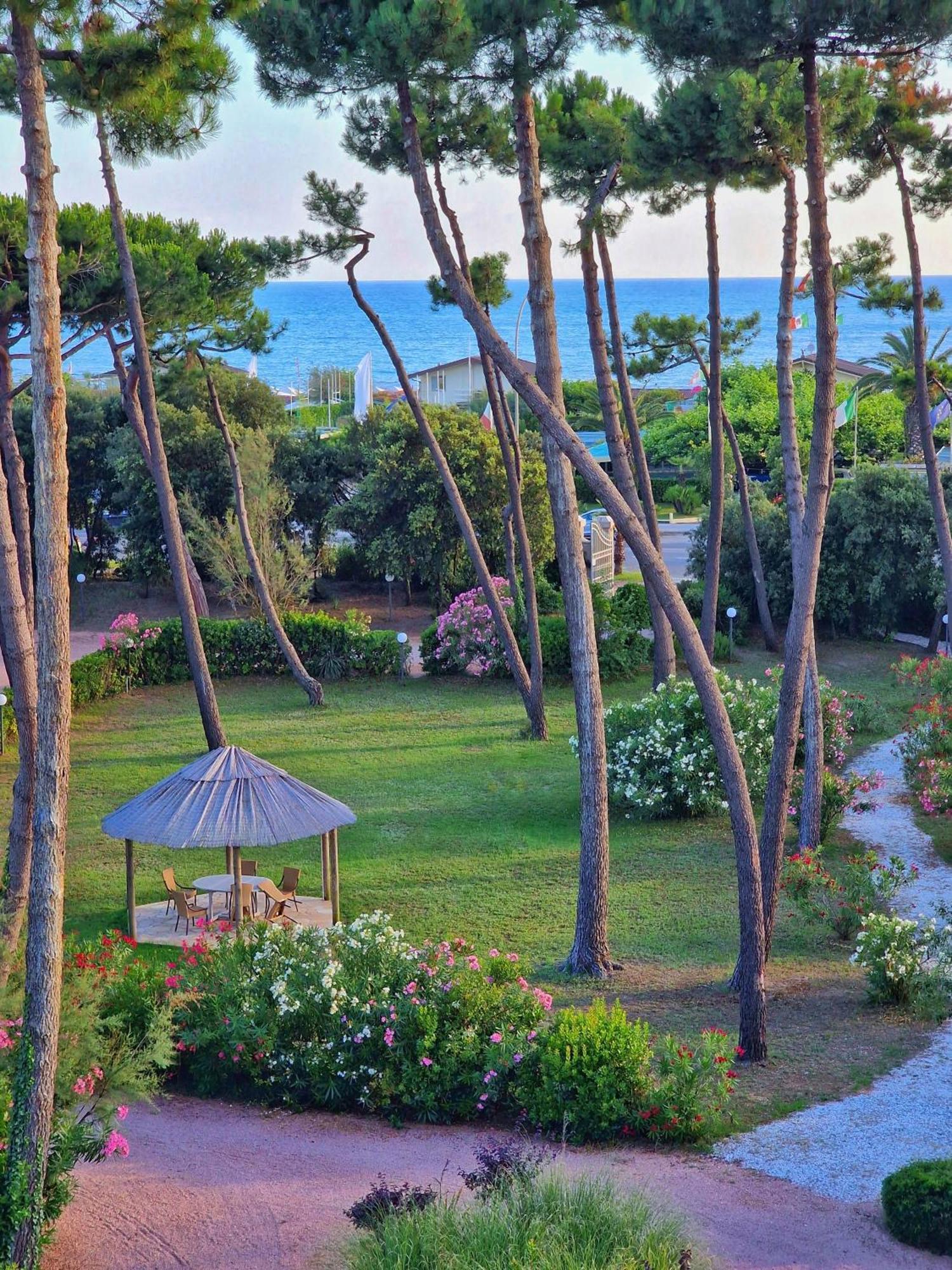 Hotel Villa Elsa Marina di Massa Εξωτερικό φωτογραφία