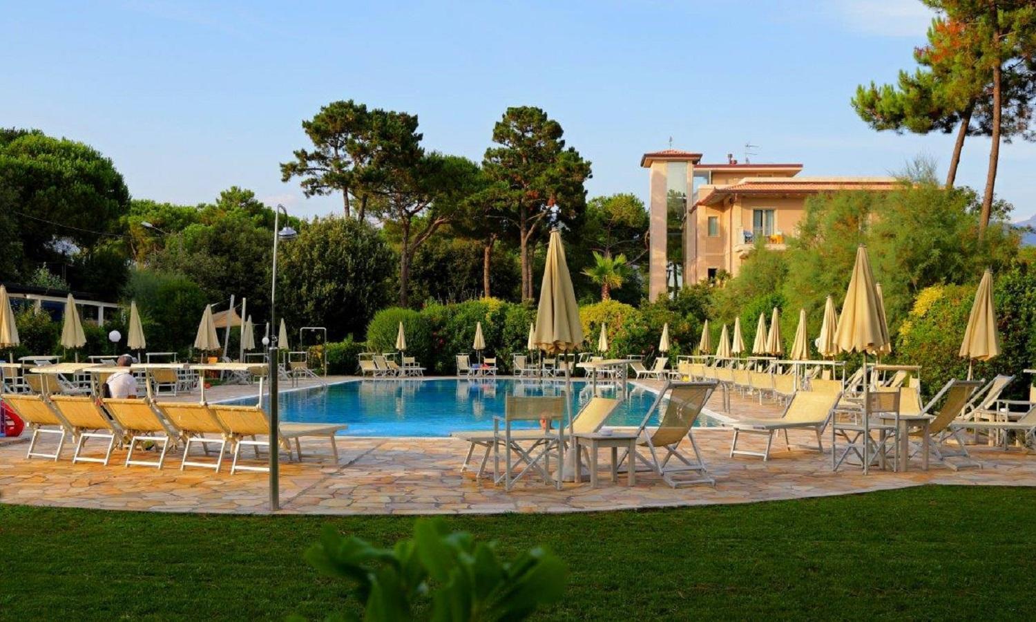 Hotel Villa Elsa Marina di Massa Εξωτερικό φωτογραφία